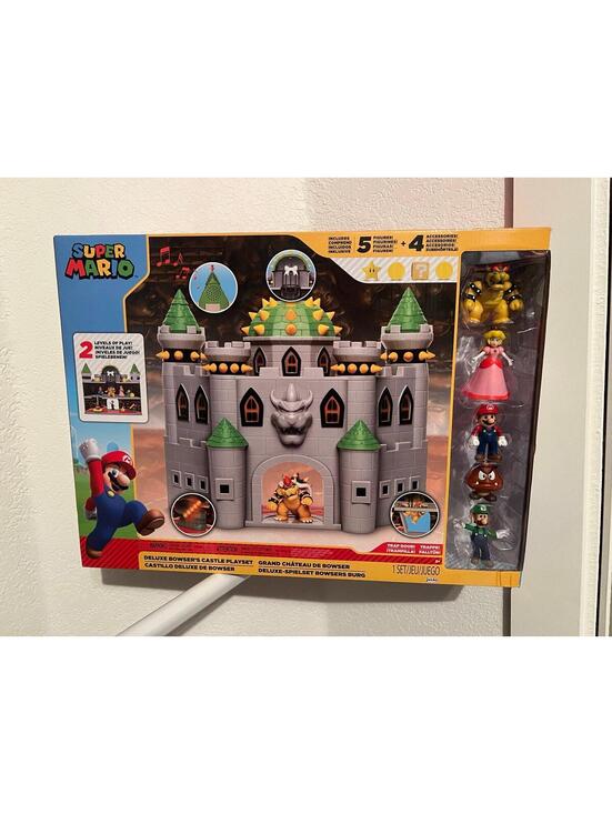 Nintendo Other - Super Mario Bowsers Castle -delexue set with 5 figures